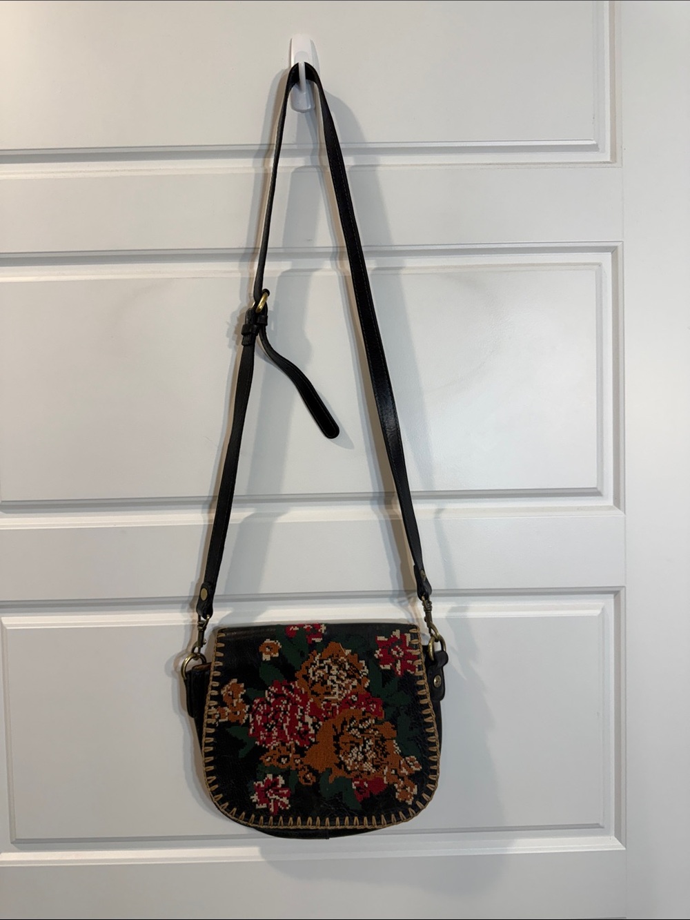 Patrica Nash Salerno Saddle Bag
Fall Tapestry Cross Stitch - Picture 2 of 7